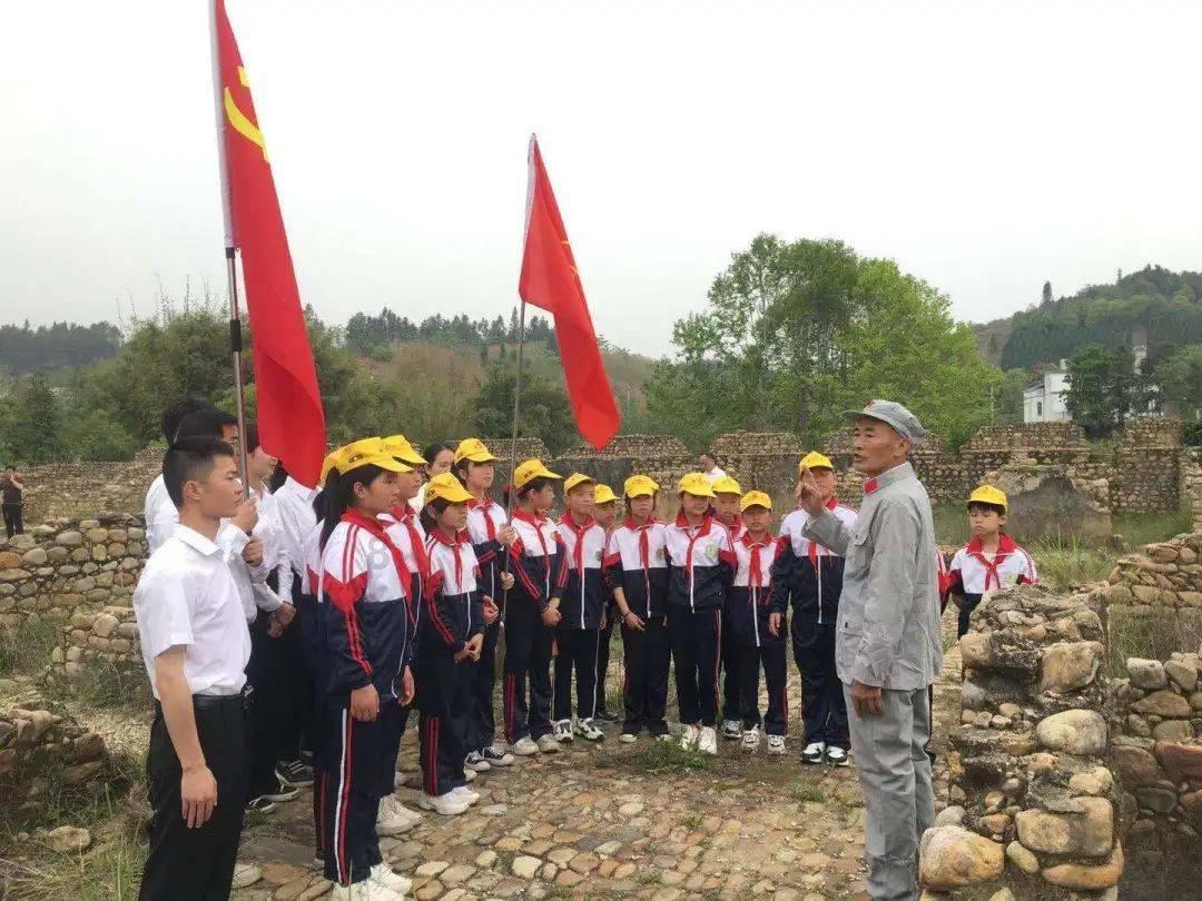 丰田又一SUV迎来换代,号称小号汉兰达,换装凯美瑞同款内饰